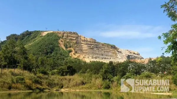 Pertambangan kars di Gunung Guha, Desa Tanjungsari, Kecamtan Jampangtengah, Kabupaten Sukabumi | Foto : Ragil Gilang