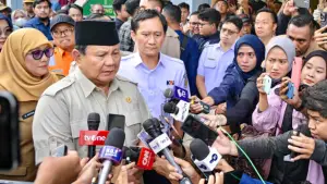 Presiden Prabowo Subianto memberikan keterangan pers kepada awak media di RSUD dr. Chasbullah Abdulmadjid, Kota Bekasi, pada Selasa, 28 April 2026. (Sumber Foto: BPMI Setpres)