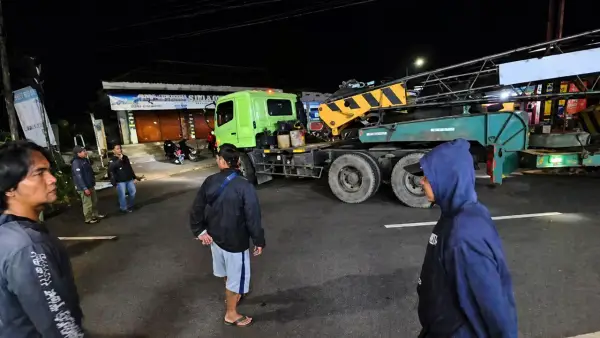 Aksi blokade truk ODOL warga pajampangan. (Sumber: Dok Warga)
