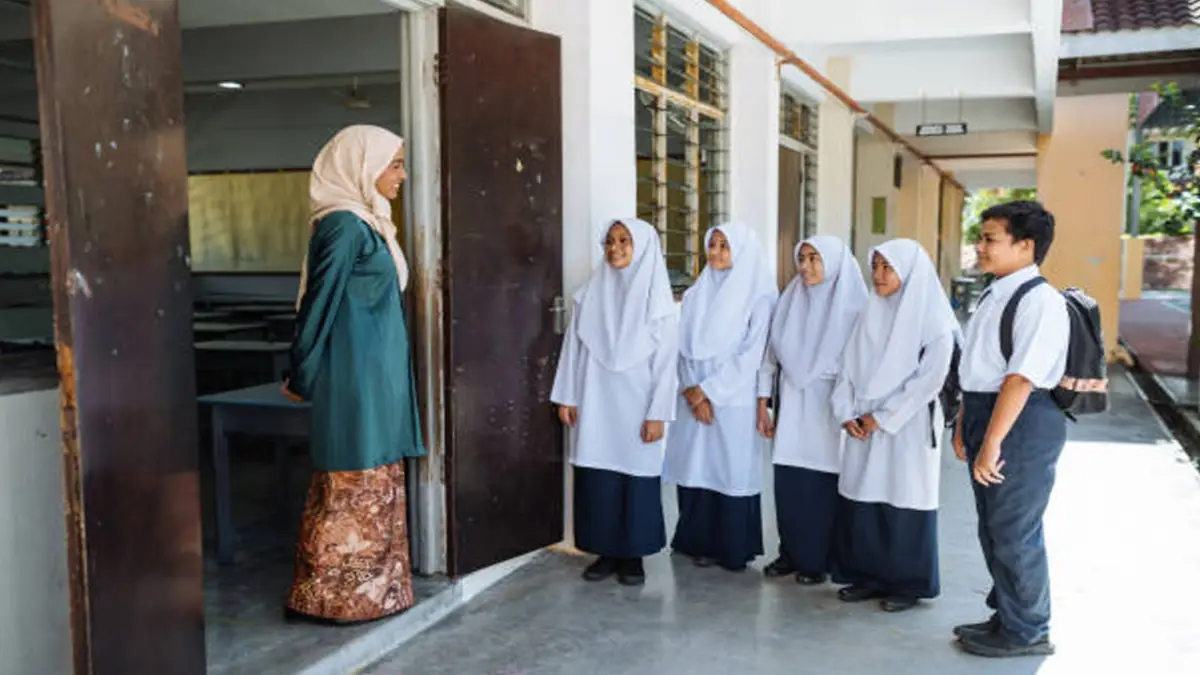 237 Ribu Guru Non-ASN Terdampak, Mulai 2027 Tak Bisa Lagi Mengajar di Sekolah Negeri