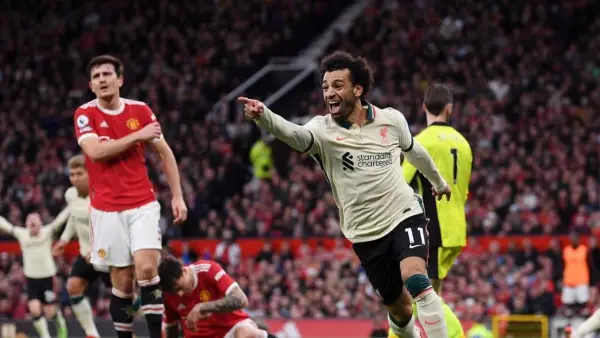 Selebrasi Mohamed Salah setelah berhasil mencetak gol ke gawang Manchester United (Sumber: web/liverpoolfc.com)