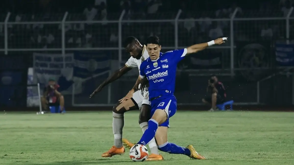 Remontada, Permalukan Bhayangkara FC, Persib Bandung Kembali ke Puncak Klasemen