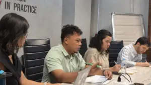 Koalisi Save Our Surroundings (SOS), yaitu CISDI, Seknas FITRA, dan bersama Indonesia Corruption Watch (ICW) menolak rencana penambahan lapisan (layer) cukai hasil tembakau | Foto : dok. SOS