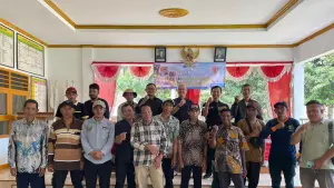 Foto bersama usai kegiatan sosialisasi program Serap Gabah (Sergap) dan kemitraan padi konsumsi di Desa Purwasedar, Kecamatan Ciracap, Kabupaten Sukabumi, Kamis (30/4/2026) | Foto : dok. DBA