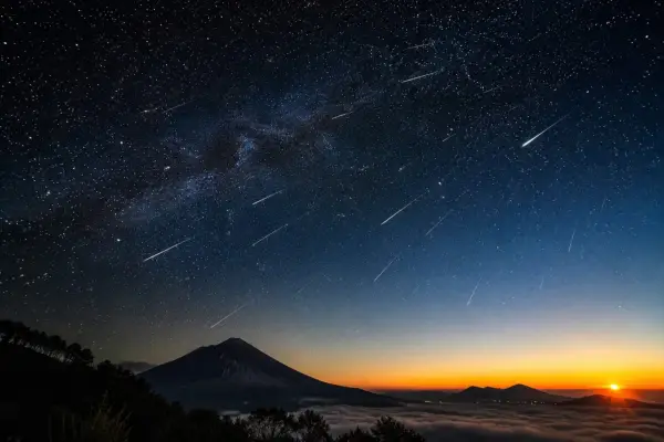 Ilustrasi - Fenomena langit hujan meteor Eta Aquarid yang akan terjadi di pekan pertama bulan Mei 2026 (Sumber : AI chatGPT)