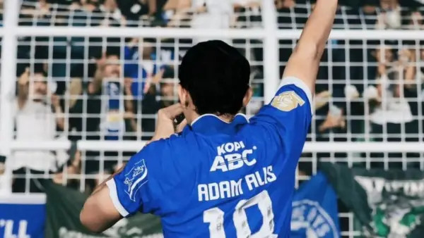 Selebrasi Adam Alis setelah mencetak gol ke gawang Bhayangkara FC (Sumber: Instagram/@adamalis93)
