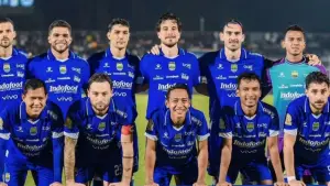 Susunan Pemain Persib Bandung menghadapi Bhayangkara FC. (Sumber : Instagram/@adamalis93).