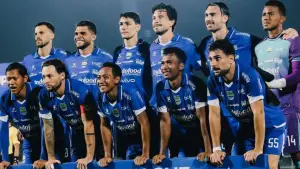 Susunan Pemain Persib Bandung menghadapi Bhayangkara FC. (Sumber: Instagram/@marcklok)