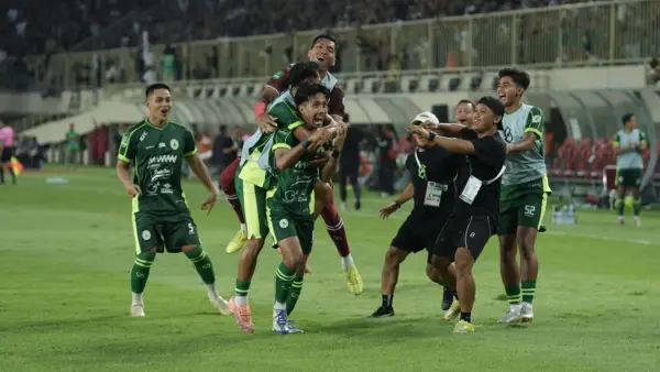 Arda Alfareza, pemain kelahiran Nagrak Sukabumi, mencetak gol free kick ciamik dalam laga PSS Sleman vs PSIS. (Sumber Foto: Dok. PSS Sleman)
