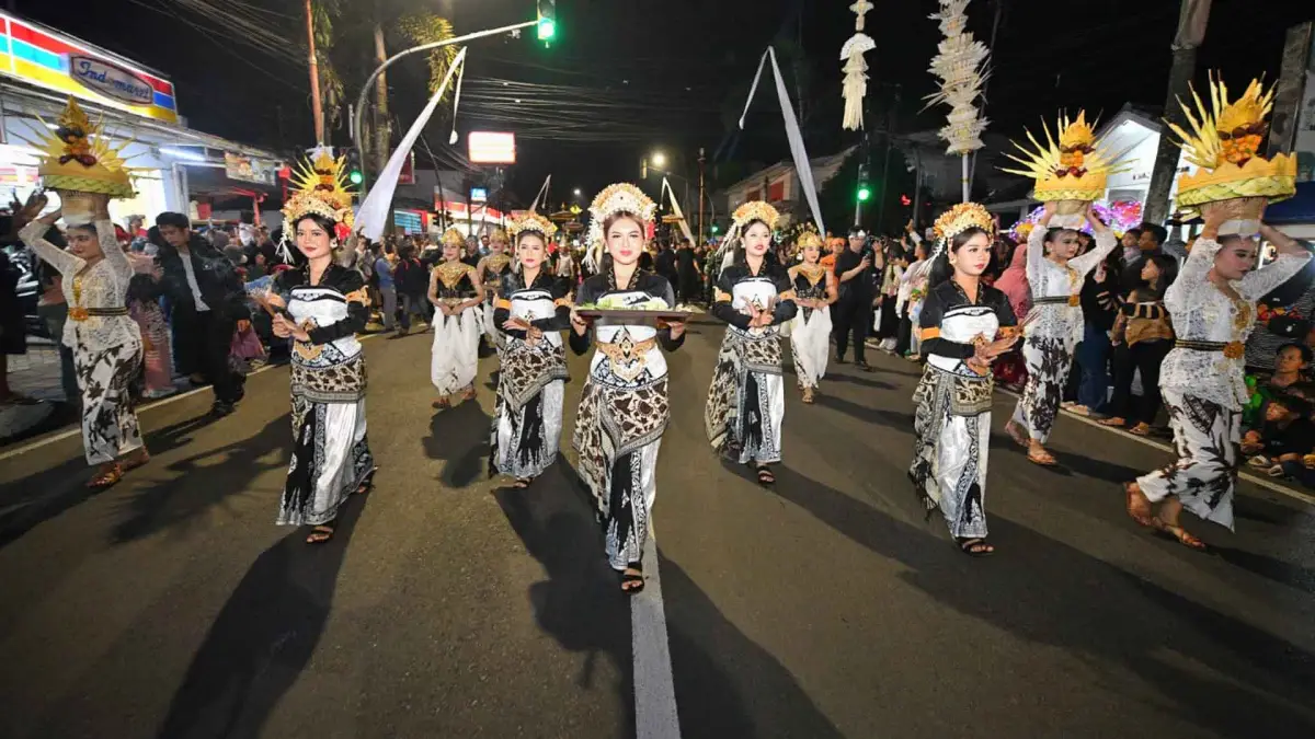 Ribuan Warga Antusias Tonton Kirab Budaya Napak Tilas Padjadjaran, Ekonomi UMKM Menggeliat