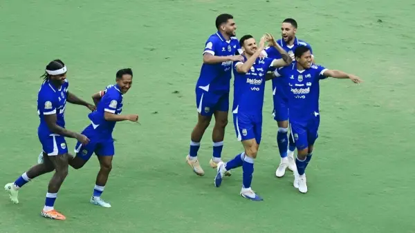 Selebrasi Patricio Matricardi setelah membobol gawang PSIM Yogyakarta. (Sumber: web/persib.co.id)