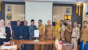 Komisi I DPRD Kabupaten Sukabumi bersama Bagian Hukum, Dinas Pertanahan dan Tata Ruang (DPTR), Dinas Pertanian, DPMPTSP, serta Dinas Ketahanan Pangan. (Sumber: dok dprd)