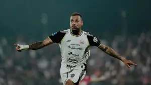 Selebrasi Gustavo Almeida setelah berhasil mencetak gol ke gawang Persijap (Sumber: Instagram/@persija)