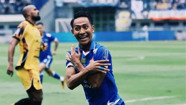 Selebrasi Beckham Putra setelah mencetak gol ke gawang Persija Jakarta (Sumber: Instagram/@beckham_put7)