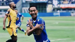 Selebrasi Beckham Putra setelah mencetak gol ke gawang Persija Jakarta (Sumber: Instagram/@beckham_put7)