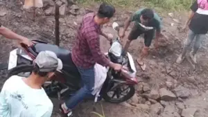 Akses Sukabumi - Cianjur via Bolenglang Bencoy Cireunghas Sulit Dilalui Kendaraan (Sumber: P2BK)