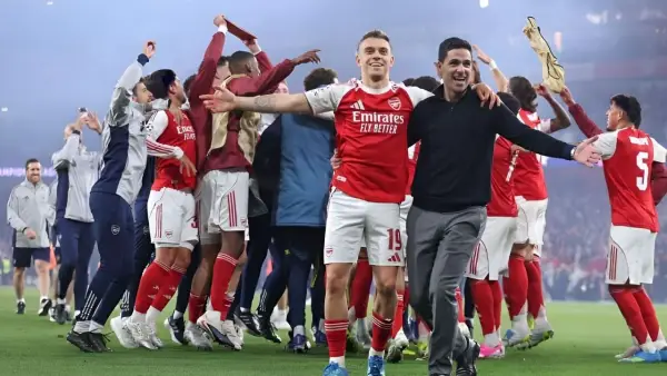 Selebrasi para pemain Arsenal dan Mikel Arteta setelah The Gunners berhasil mengalahkan Atletico Madrid (Sumber: web/espn.com)