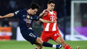 Duel Vitihna dan Pavlovic di leg pertama PSG vs Bayern Munchen (Sumber: web/fcbayern.com)