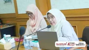 Sekretaris Distanhorti Jabar Yanti Hidyatun (kanan) saat menerima kunjungan Pusat Riset Hortikultura BRIN. (Sumber : IG Distanhorti Jabar)
