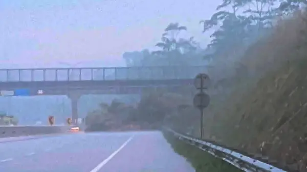 Longsor Tol Bocimi seksi 2, Cigombong Cibadak Parungkuda (Sumber: dok warga)