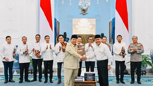 Presiden Prabowo Subianto dan Komisi Percepatan Reformasi Polri di Istana Negara, Selasa 5 Mei 2026. (Sumber : Facebook/Yusril Ihza Mahendra).