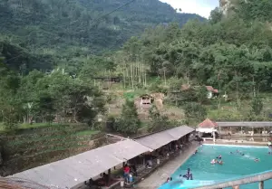 Lembah Curugan Gunung Putri, salah satu destinasi wisata keluarga yang ada di Cililin, Bandung Barat (Sumber : Gmaps/Anto Hardiyanto)