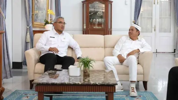 Wali Kota Bandung Muhammad Farhan bersama Gubernur Jawa Barat Dedi Mulyadi. (Sumber Foto: Diskominfo Kota Bandung)
