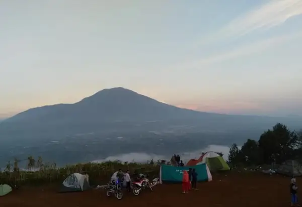 Bukit Sabak menjadi salah satu lokasi camping favorit di Timur Sukabumi (Sumber : Gmaps/Muhamad Abdul Hakam)
