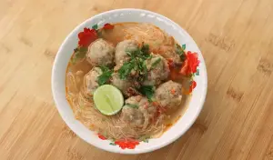 Resep Pentol Mercon, Hidangan Pedas Menggiurkan untuk Teman Akhir Pekan (Sumber : Youtube | Devina Hermawan)