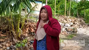 Sosok nenek 74 tahun, Hj Umriyah yang divonis bersalah dalam kasus penyerobotan lahan perusahaan plati merah di Palabuhanratu Sukabumi. (Sumber: SU/Ilyas Supendi)