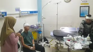 Dua pelajar korban pembacokan saat mendapatkan perawatan di RS Sekarwangi. (Sumber: SU/Ibnu Sanubari)