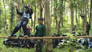 Ratusan siswa SMAN 1 Jampangtengah saat digemblang oleh TNI AL. (Sumber: Istimewa)
