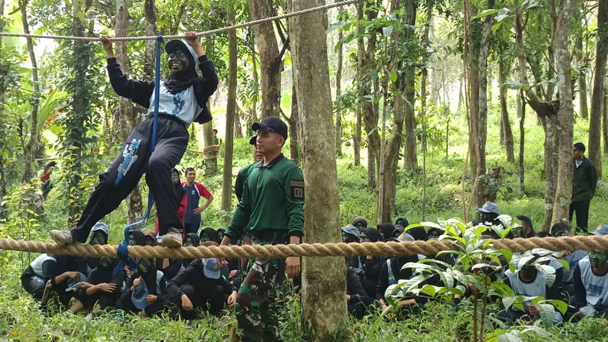 Ganti Study Tour, Ratusan Siswa SMAN 1 Jampangtengah Digembleng Marinir TNI AL