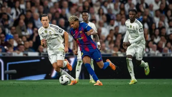 Aksi Lamine Yamal saat pertandingan Barcelona mengahdapi Real Madrid (Sumber: web/fcbarcelona.com)