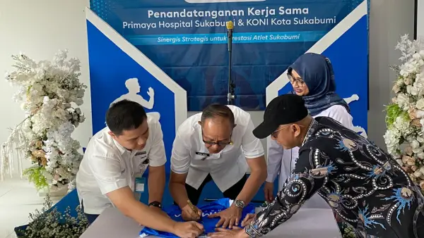 Wali Kota Sukabumi saat penandatanganan nota kesepahaman (MoU) bersama Rumah Sakit Primaya Sukabumi, Minggu (10/5/2026) | Foto : dok. koni