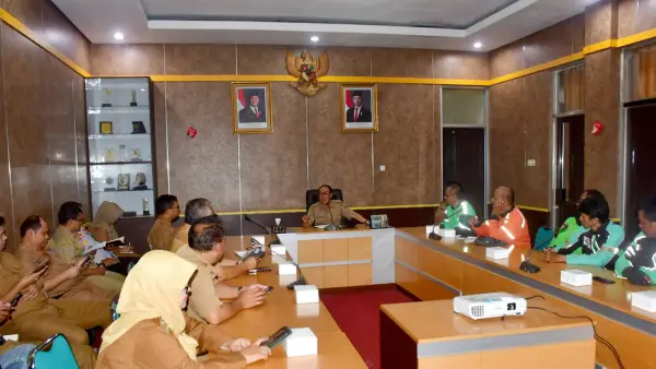 Audiensi Ojol Palabuhanratu dengan Sekda Kabupaten Sukabumi. Senin (11/5/2026). (Sumber: Dokpim)