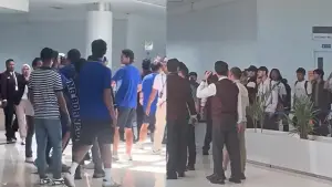 Oknum Suporter Teriaki Pemain Persib di Bandara. (Sumber : TikTok @badriirawanpaputu3)