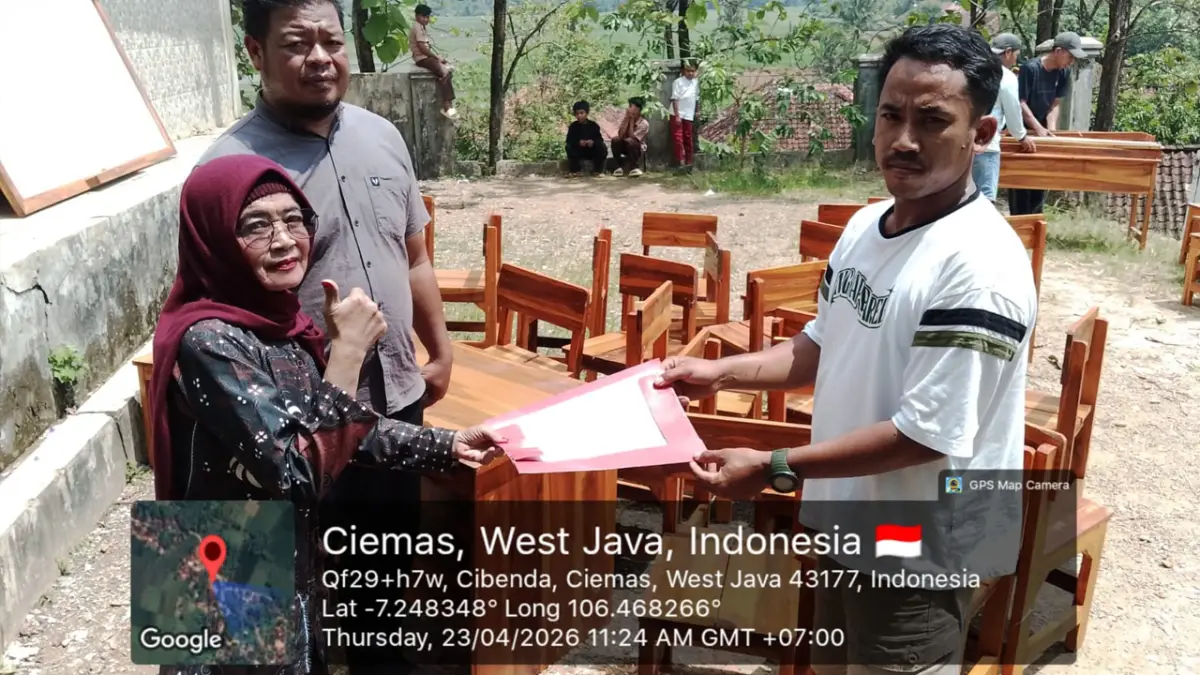 Disdik Sukabumi Salurkan Mebeler ke SDN 2 Cibenda setelah Siswa Belajar di Lantai