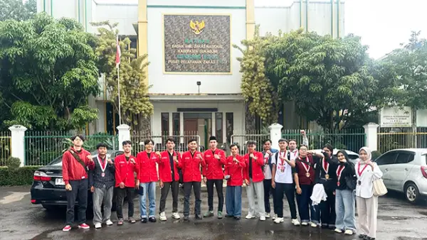 GMNI Sukabumi Raya sesaat setelah melaksanakan audiensi dengan Baznas Kabupaten Sukabumi. (Sumber : Istimewa.).