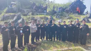 Kadinsos Sukabumi saat menghadiri kegiatan pengukuhan dan penyerahan sertifikat desa wisata. Rabu (13/5/2026). (Sumber : Istimewa)