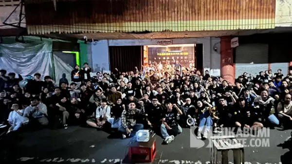 Para penonton Film Pesta Babi di Sukabumi Coffee Center (SCC) Capitol Plaza, Jalan Mayawati, Kecamatan Cikole, Kota Sukabumi, Rabu (13/05/2026), malam. (Sumber : SU/Turangga Anom).
