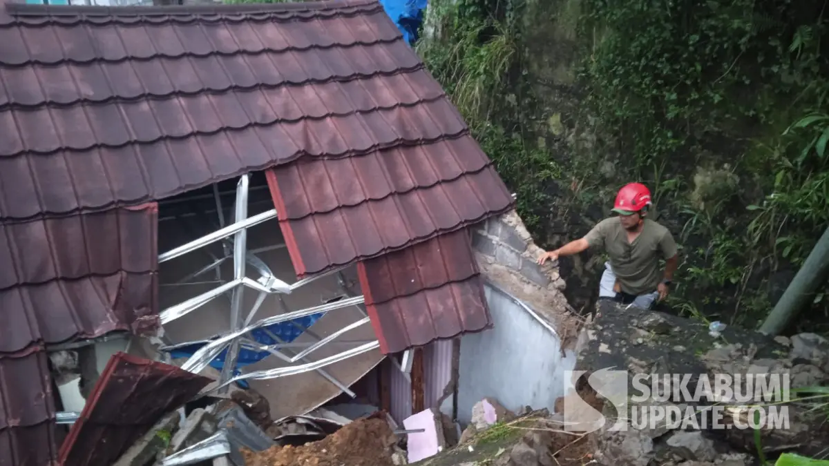 Longsor di Perum BMI 3 Ciambar, Keluarga Terdampak Mengungsi