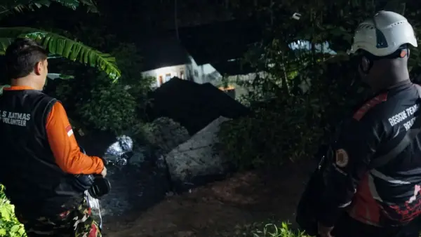 Banjir dan longsor di Bojongkokosan Parungkuda Sukabumi (Sumber: p2bk)