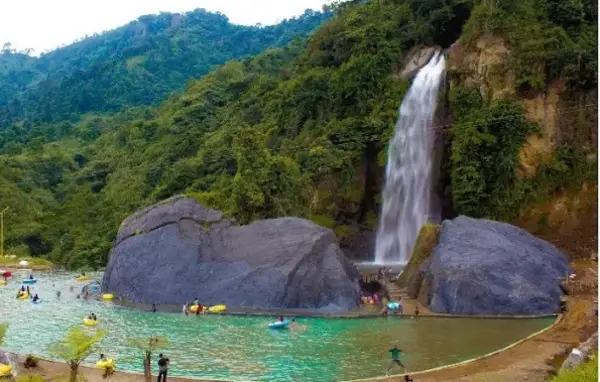 Curug Bidadari, salah satu destinasi wisata alam yang ada di daerah Sentul, Bogor (Sumber : Gmaps/Akhmad Kai)