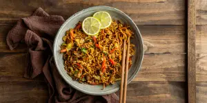 Ilustrasi. Resep Mie Goreng Chili Oil, Pedasnya Menggugah Selera di Musim Hujan (Sumber : Freepik.com)