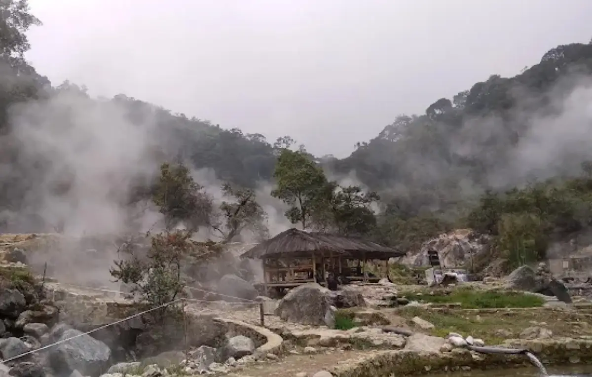 Kawah Rengganis Ciwidey, Wisata Air Panas Alami di Tengah Pegunungan