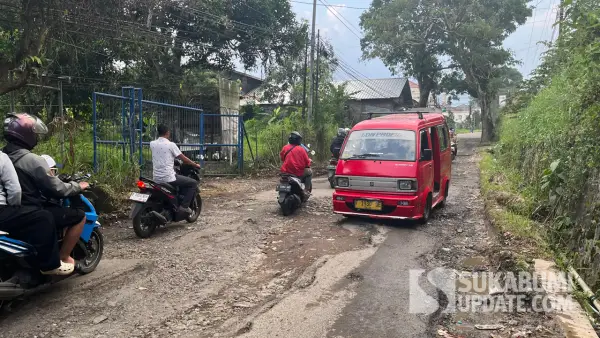 Kondisi jalan suryakencana di Desa Gunungjaya Kecamatan Cisaat Kabupaten Sukabumi | Foto : Turangga Anom