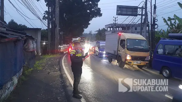 Kondisi arus lalu lintas di wilayah Sukabumi Utara saat libur panjang Kenaikan Yesus Kristus, Jumat (15/5/2026). (Sumber : SU/Ibnu Sanubari).