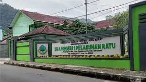 SMAN 1 Palabuhanratu di Jl. Bhayangkara KM. 1, Kec. Palabuhanratu, Kabupaten Sukabumi, Jawa Barat. (Sumber : Google/Foto Milik Tohari_id)