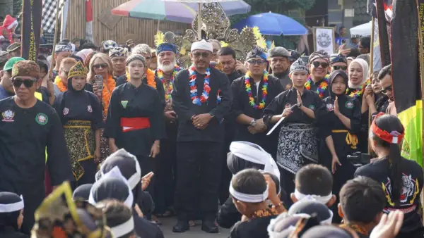 Bupati Sukabumi Asep Japar saat menghadiri peresmian Desa Sukajaya sebagai Desa Wisata Tikukur. (Sumber : Diskominfosan Kab. Sukabumi)